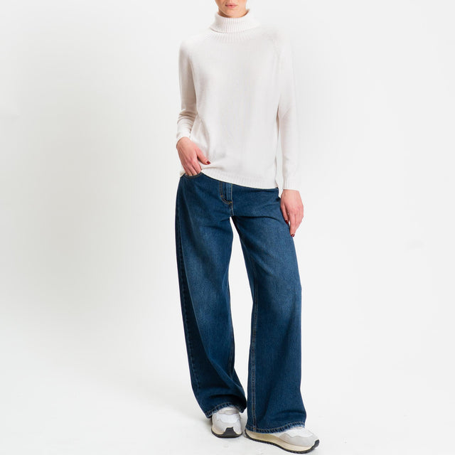 Zeroassoluto-Maglia soft hand collo alto bordi a coste - burro