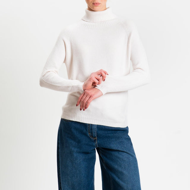 Zeroassoluto-Maglia soft hand collo alto bordi a coste - burro