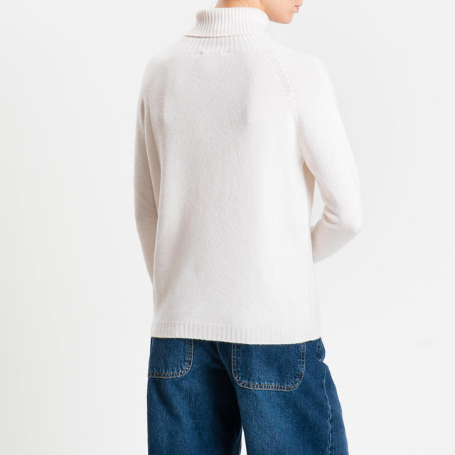 Zeroassoluto-Maglia soft hand collo alto bordi a coste - burro