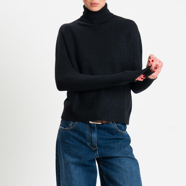 Zeroassoluto-Maglia soft hand collo alto bordi a coste - nero