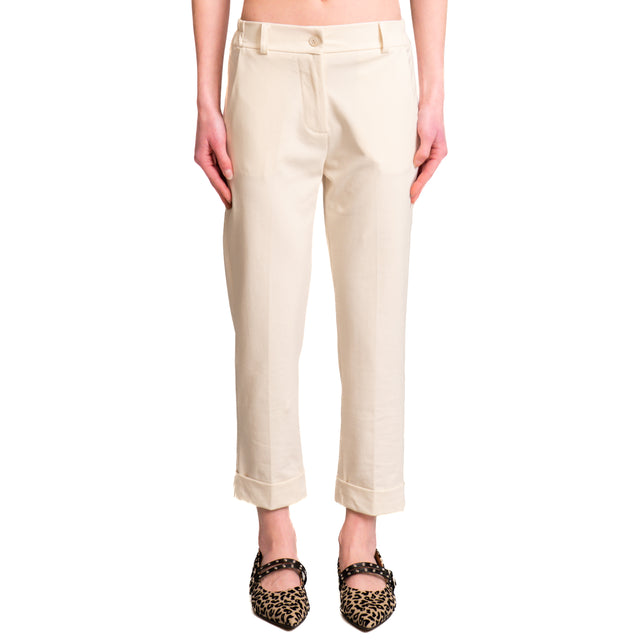 Pantalón Zeroassoluto-BONNY con espalda elástica y vuelta en bajo con punto milanés - mantequilla