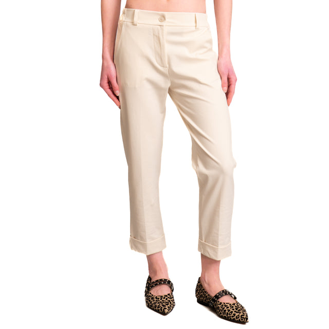 Pantalón Zeroassoluto-BONNY con espalda elástica y vuelta en bajo con punto milanés - mantequilla