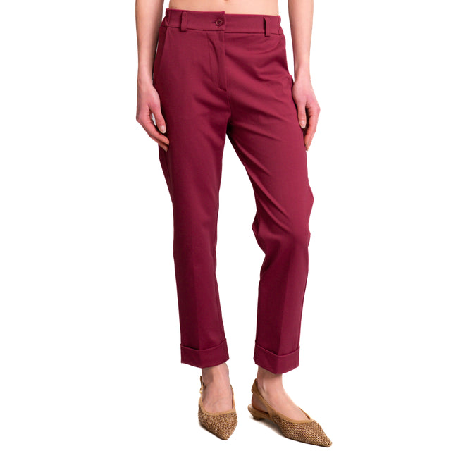 Pantalón Zeroassoluto-BONNY con espalda elástica y vuelta en bajo con punto milanés - cereza