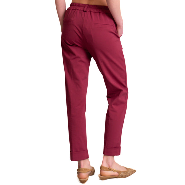 Pantalón Zeroassoluto-BONNY con espalda elástica y vuelta en bajo con punto milanés - cereza