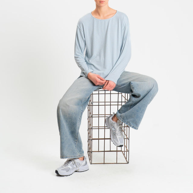 Zeroassoluto-T-shirt CLAUDE righe in jersey di vicosa elasticizzato - celeste/latte