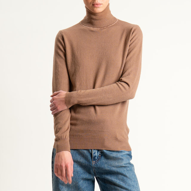 Zeroassoluto-Maglia collo alto - camel