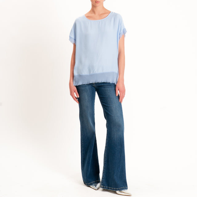 Zeroassoluto-Blusa in viscosa bordi sfrangiati bottoni dietro - sky