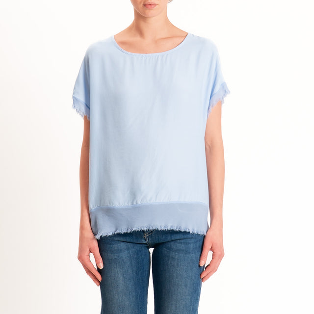 Zeroassoluto-Blusa in viscosa bordi sfrangiati bottoni dietro - sky
