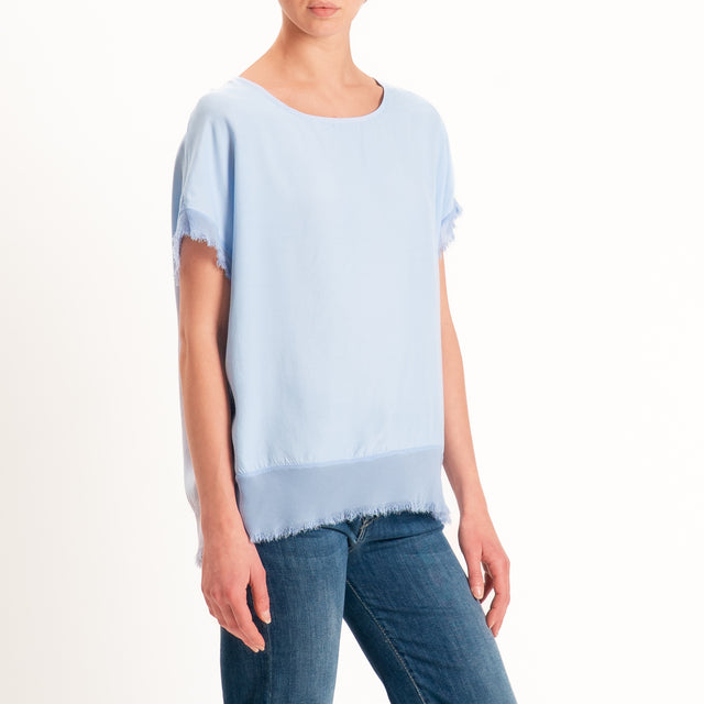 Zeroassoluto-Blusa in viscosa bordi sfrangiati bottoni dietro - sky