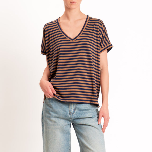 Zeroassoluto-T-shirt a righe scollo a v in jersey di viscosa elasticizzata - blu/cuoio