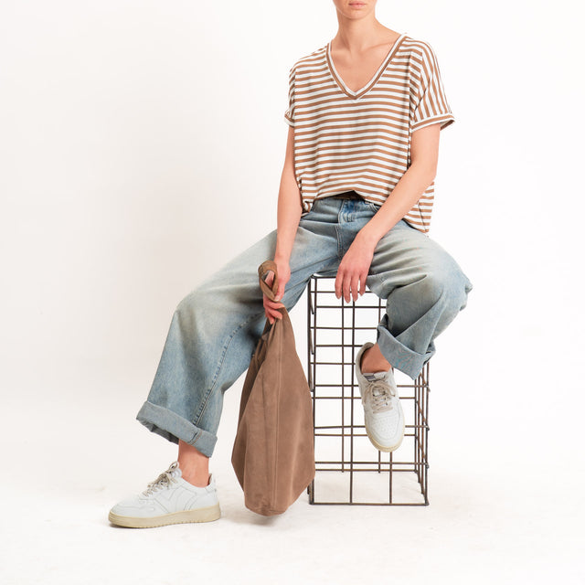 Zeroassoluto-T-shirt a righe scollo a v in jersey di viscosa elasticizzata - cuoio/latte