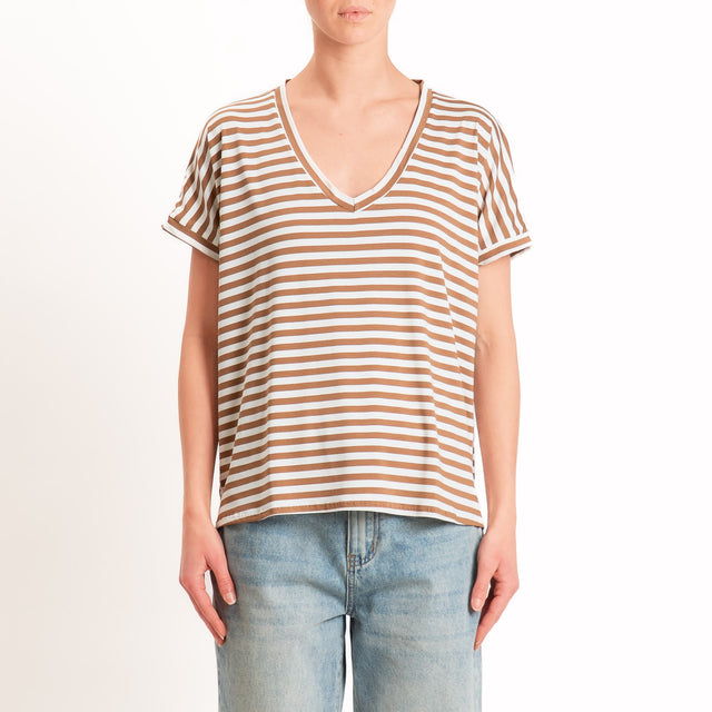 Zeroassoluto-T-shirt a righe scollo a v in jersey di viscosa elasticizzata - cuoio/latte