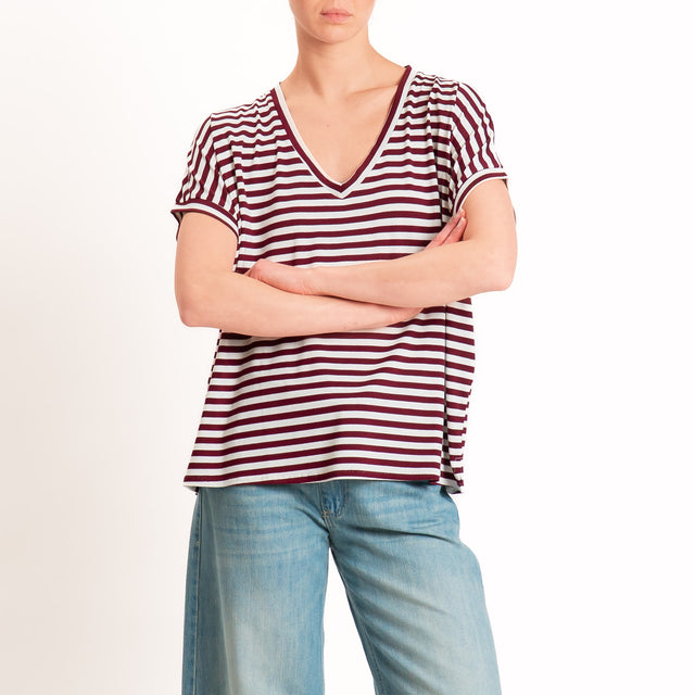 Zeroassoluto-T-shirt a righe scollo a v in jersey di viscosa elasticizzata - vino/latte