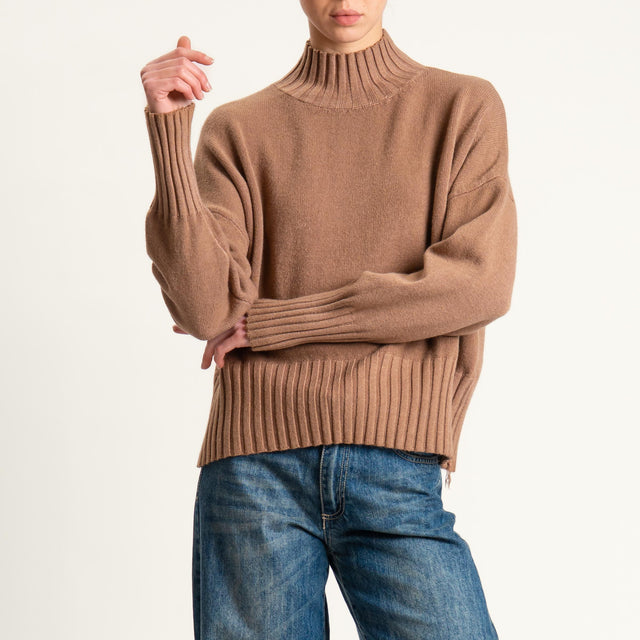 Zeroassoluto-Maglia collo montato bordi a coste - camel