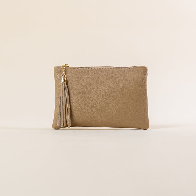W by whitemood- Bolso clutch con borlas - taupe
